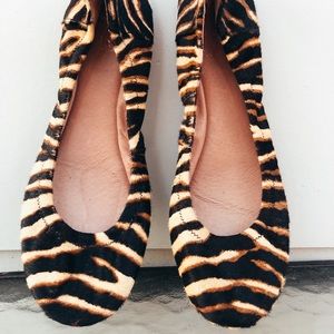 VINCE Camuto Leopard Flats/Size: 8.